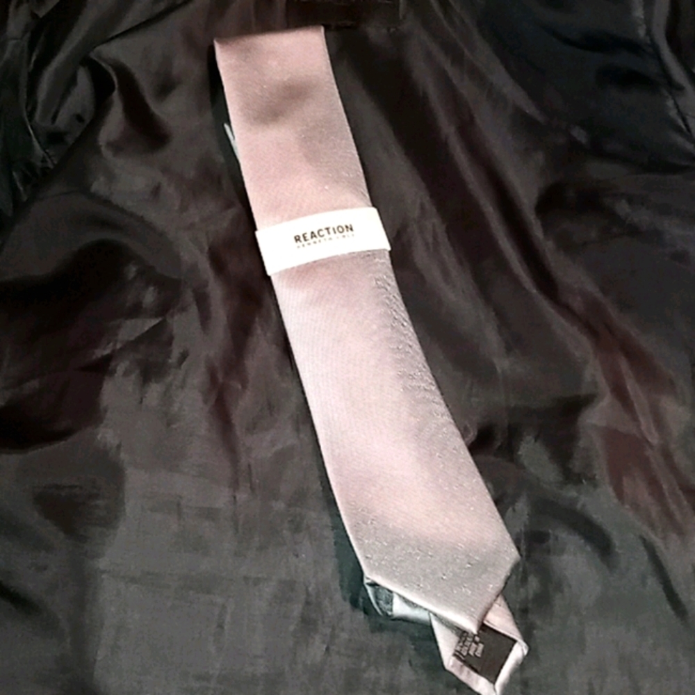 REACTION Kenneth Cole dress tie